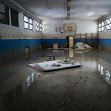 Überschwemmte Turnhalle