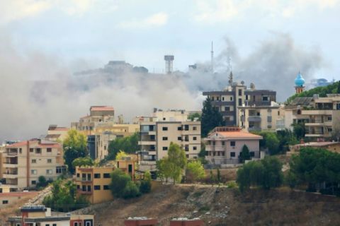 Rauchschwaden nach Angriff auf die südlibanesische Stadt Nabijeh