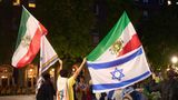 Israelische und iranische Flaggen aus der Zeit des Schah flattern zusammen in Koblenz