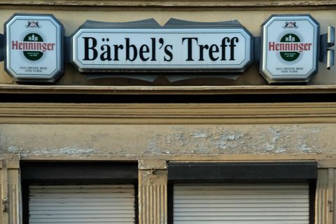 Eine Imbiss mit dem Reklame 'Bärbel's Imbiss'