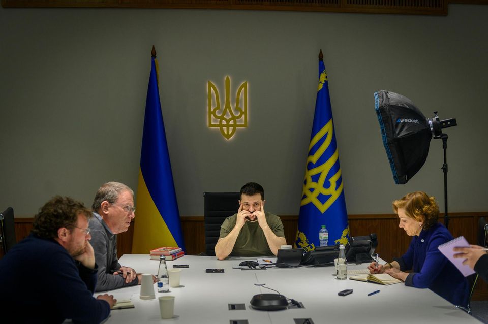Anne Applebaum mit dem ukrainischen Präsidenten Wolodymyr Selenskyj Anne Applebaum mit dem ukrainischen Präsidenten Wolodymyr Selenskyj