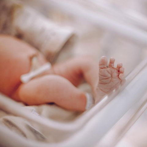 Schwangerschaft einer elfjährigen Mutter: Ein Neugeborenes in einem Krankenhaus