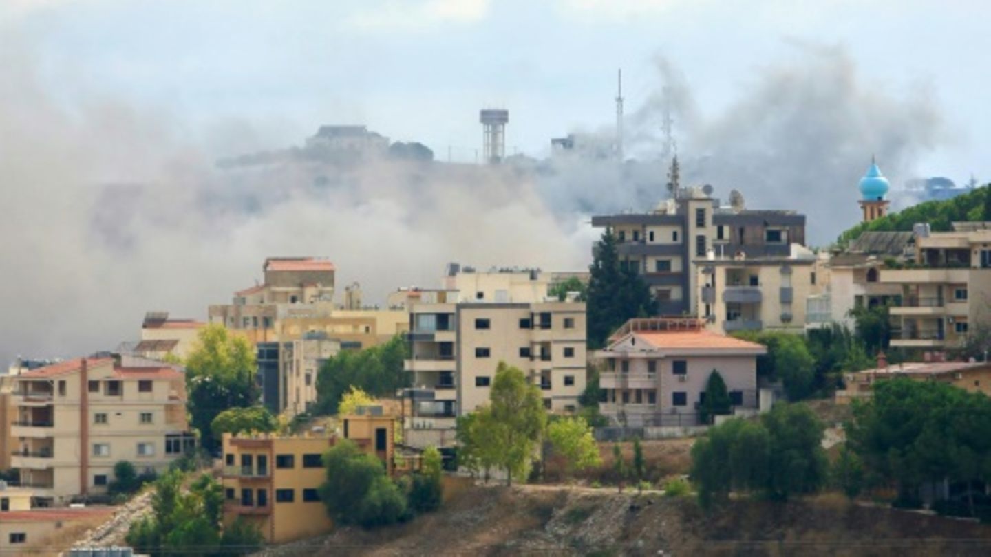 Rauch nach einem Angriff auf die libanesische Stadt Nabatijeh