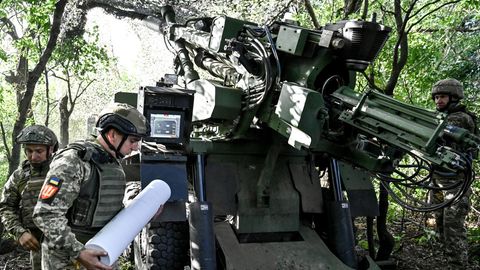 Soldaten einer Artillerieeinheit der Ukraine bei Pokrowsk