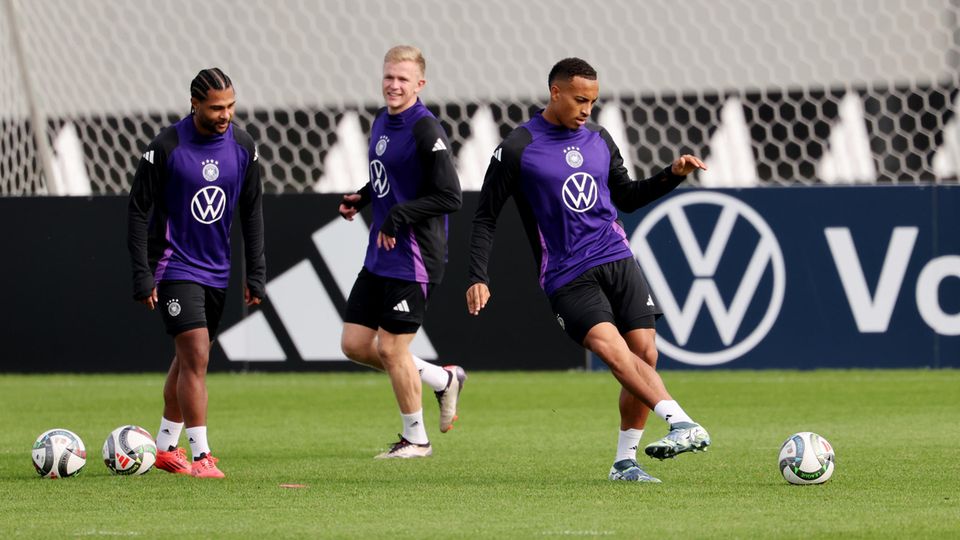 Serge Gnabry, Jonathan Burkardt und Jamie Leweling beim DFB-Training