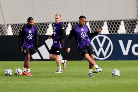 Serge Gnabry, Jonathan Burkardt und Jamie Leweling beim DFB-Training