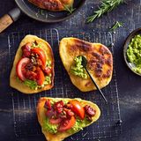 Blitzrezept: Pita-Taler mit Honig-Bacon und Avocado