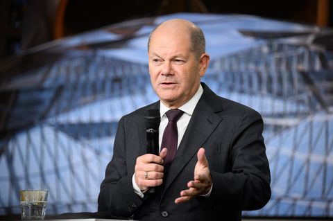 Umfragewerte für Scholz im Keller: Sollte er sein Amt vorzeitig abgeben?