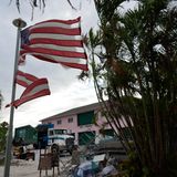 "Milton" habe das Potenzial, einer der zerstörerischsten Hurrikane zu werden, die jemals in dieser Region verzeichnet wurden, warnte das Nationale Hurrikanzentrum. Normalerweise trockene Gebiete in Küstennähe könnten durch das ansteigende Wasser überschwemmt werden. Es sei mit lebensgefährlichen Sturmfluten mit Pegelständen von bis zu fünf Metern und zerstörerischen Winden zu rechnen