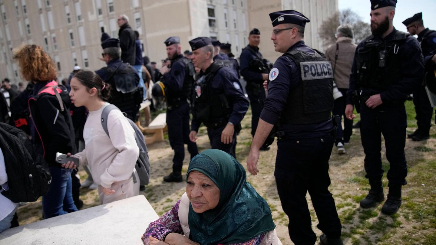 Im Frühjahr 2023 durchkämmt die Polizei in einer groß angelegten Aktion die Hochhaussiedlungen im Norden von Marseille – nur kurze Zeit später kehren die Drogenbanden in die Viertel zurück