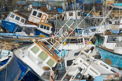 Hurrikan Beryl wirbelt im Juli 2024 auf Barbados zahlreiche Fischerboote durcheinander.