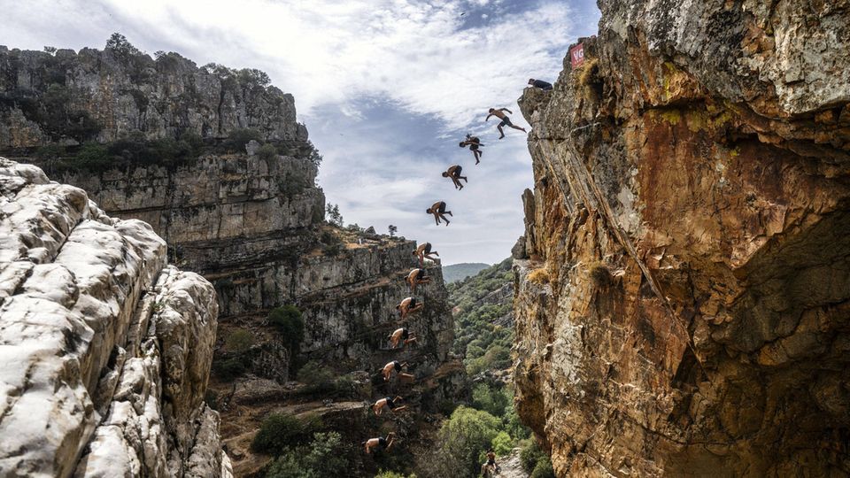 Sprung in die Tiefe: Franzose stellt neuen "Death Diving"-Rekord auf