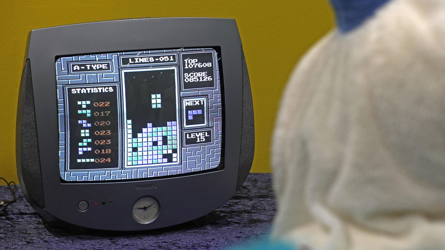 Das Computerspiel "Tetris" wurde in den 1980er Jahren von einem russischen Programmierer entwickelt