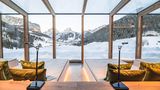 Ayurveda kann so nah sein. Das Granvara Relais & SPA Hotel in Gröden reinigt Körper, Geist und Seele auf die alte indische Art – Ganzkörpermassage inklusive. Es geht aber natürlich auch auf die traditionelle südtiroler Art: mit Bergheu- und Arnika-Öl. Der Küchenchef des Restaurants stammt aus der Nähe von Neapel, die Aussicht blickt, nicht erst seit der Renovierung, in 1600 Meter Höhe auf das Sellamassiv.  Eine Woche für zwei Personen, Anfang/Mitte Januar 2025: ab 4270 Euro  La Selva Str. 66, 39048 Wolkenstein in Gröden,  Weitere Infos und Buchungen über die Website