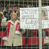 Mama Podolski im Stadion