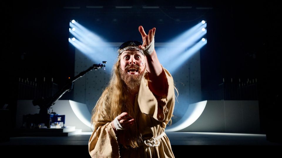 Oper "Sancta" in Stuttgart Nackte Nonnen sorgen für Ohnmacht STERN.de