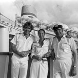 Weg vom Schmuddelfilm: In den 80er-Jahren wechselt Sascha Hehn zur seichten, aber politisch-korrekten TV-Unterhaltung. Er heuert beim "Traumschiff" im ZDF an – als Chefsteward Viktor Burger (l.), den er von 1981 bis 1991 mimt. Rechts von ihm Heide Keller als Chefhostess Beatrice und Günter König als Kapitän. Den spielt Hehn später auch noch: 2014 kehrt er aufs "Traumschiff" zurück und hat vier Jahre lang das Steuer in der Hand.