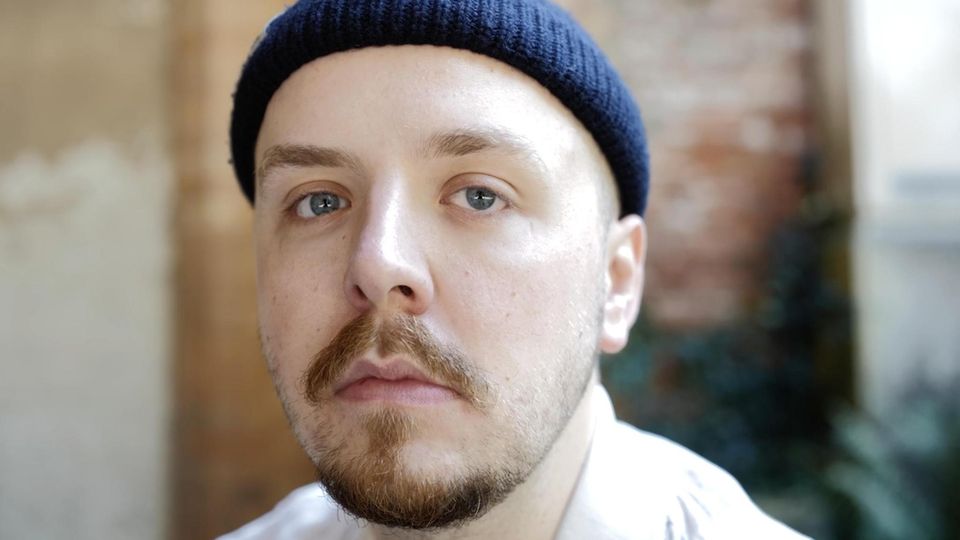 Video: Wieso entscheidet sich ein junger Mann dazu, Bestatter zu werden? Video: Wieso entscheidet sich ein junger Mann dazu, Bestatter zu werden?