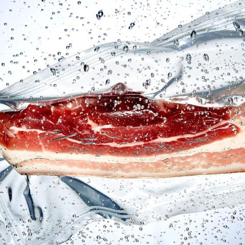 Fleisch in einer Plastiktüte als Teil einer Diät
