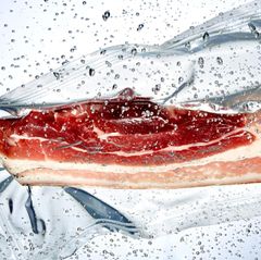 Fleisch in einer Plastiktüte als Teil einer Diät