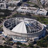Das zerstörte Dach des Tropicana Dome in der Stadt St. Petersburg