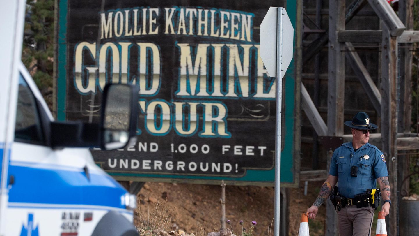 Colorado, USA: Tourists Trapped in Old Mine - One Dead, Twelve Rescued