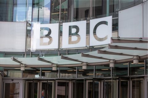 Der Eingang der BBC in London