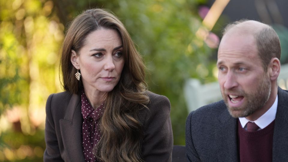 Prinzessin Kate ist wieder in der Öffentlichkeit zu sehen. In Southport besuchten sie und Prinz William die Familien drei junger Mädchen, die im Juli bei einer Messerattacke starben.