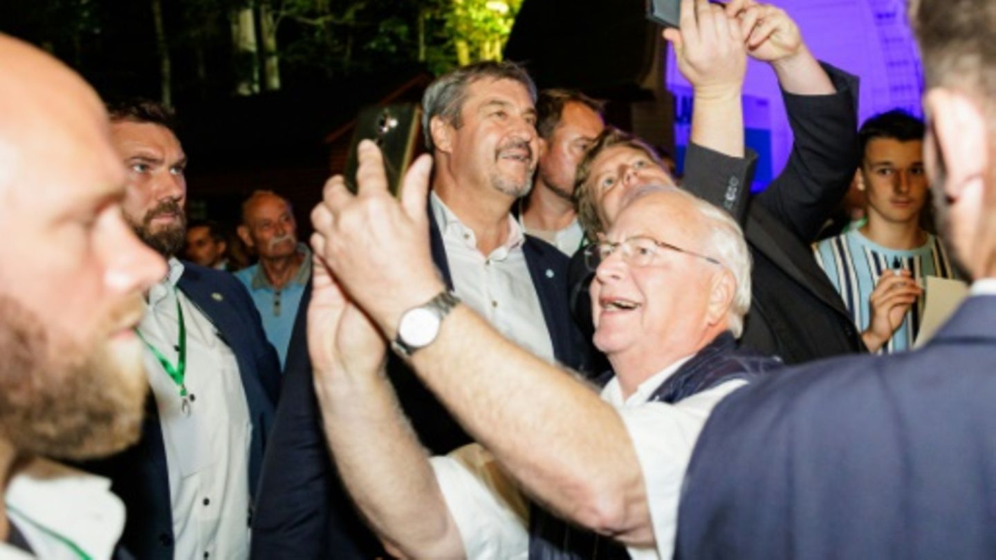 Söder mit Anhängern