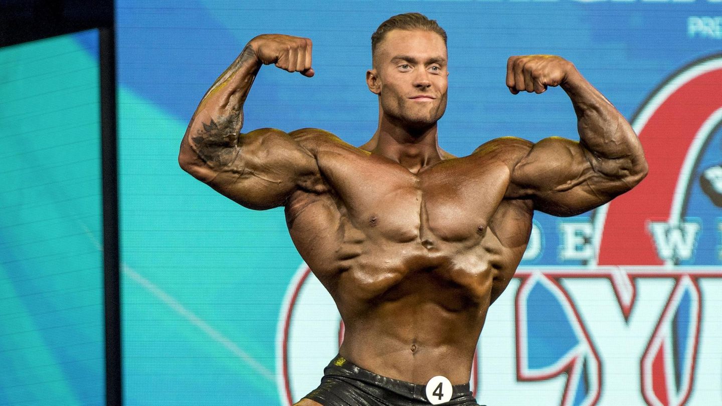 Mr. Olympia 2018: Christopher Bumstead posing