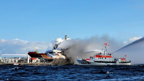 Brand Auf Tankschiff "Annika": Nach Beinahe-Katastrophe Durch Öltanker ...