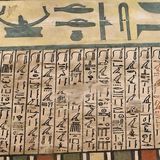 Die Texte auf dem Sarg der Idy