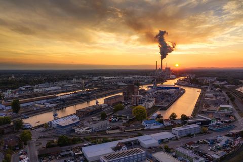 Übersicht über Karlsruhe mit dem Rheinhafen