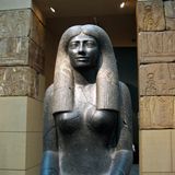 Statue von Sennuwy, einer der beiden Frauen des mächtigen Provinzgouverneurs Djefai-Hapi I.