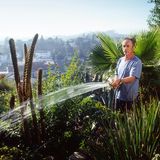 Udo Kier in seinem Garten in Los Angeles