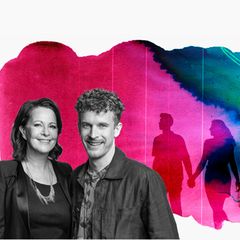 Symbolbild Singles auf Partnersuche: Illustration zeigt zwei Personen, die sich festhalten, dahinter ein Mann alleine