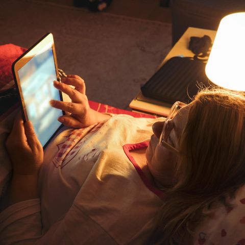 "Witwenführer"-Buch: Frau öffnet Tablet ihres toten Mannes – und entdeckt seine dunkle Seite