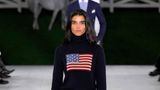 Ralph Lauren-Model mit Stars & Stripes-Pullover