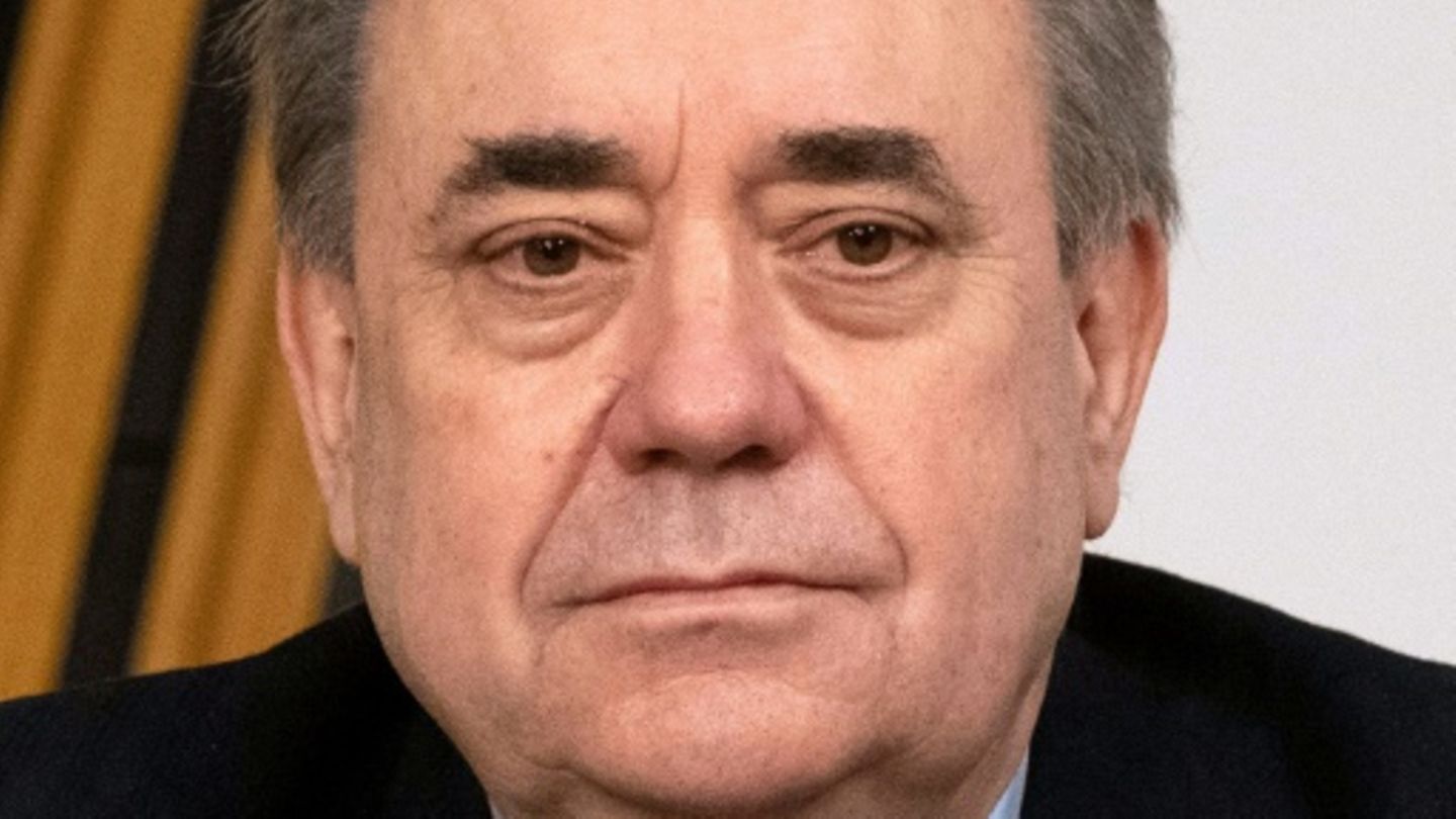 Scottish Former Prime Minister Alex Salmond Dies at 69