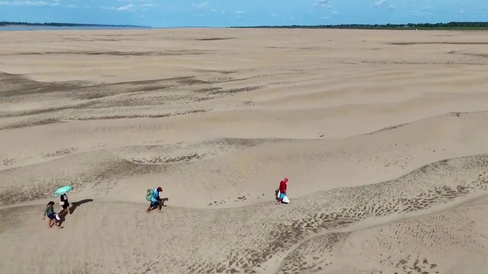 Teile des Amazonas gleichen einer Wüste