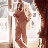 Robert Redford im rosa Anzug im Film "The Great Gatsby"