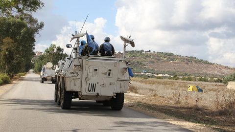 Soldaten der UN-Friedenstruppe (Unifil) patrouillieren an der libanesisch-israelischen Grenze