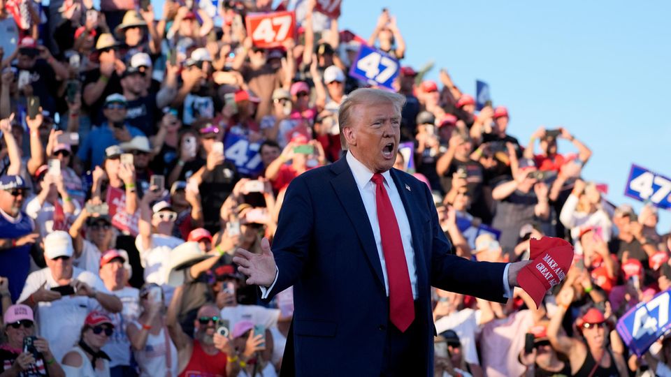 Donald Trump im Wahlkampf: Festnahme vor Auftritt gibt Rätsel auf ...