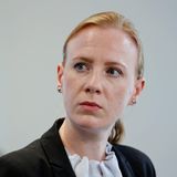 Ariane Kari ist die erste Beauftragte der Bundesregierung für Tierschutz. Sie soll einen Beitrag zur Weiterentwicklung des Tierschutzes und zur Förderung des Austausches zwischen Bund, Ländern und Verbänden im Tierschutzbereich leisten. Kari ist studierte Tiermedizinerin