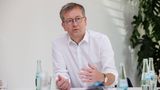 Als Sucht- und Drogenberater der Bundesregierung beschäftigt sich Burkhard Blienert seit mehr als zehn Jahren intensiv mit Fragen der Drogen- und Suchtpolitik. Das Motto des ehemaligen SPD-MdB: "Hilfe und Schutz statt Strafe"