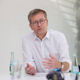 Als Sucht- und Drogenberater der Bundesregierung beschäftigt sich Burkhard Blienert seit mehr als zehn Jahren intensiv mit Fragen der Drogen- und Suchtpolitik. Das Motto des ehemaligen SPD-MdB: "Hilfe und Schutz statt Strafe"