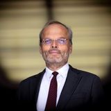 Seit Mai 2018 ist Felix Klein Beauftragter der Bundesregierung für jüdisches Leben in Deutschland und Kampf gegen Antisemitismus. Er ist gelernter Jurist und Diplomat.  Zuletzt arbeitete er im Auswärtigen Amt als Sonderbeauftragter für Beziehungen zu jüdischen Organisationen und Antisemitismusfragen