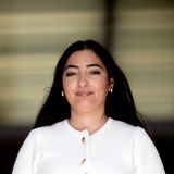 In ihrer ersten Rede als Integrationsbeauftragte sagte Alabali-Radovan: "Die Themen meines Amtes begleiten mich schon mein ganzes Leben. Die Herausforderungen und Chancen für Zugewanderte in unserem Land kenne ich aus eigener Erfahrung." Sie wurde 1990 als Kind irakischer Eltern in Moskau geboren. 1996 kam sie mit ihrer Familie nach Mecklenburg-Vorpommern. Sie ist SPD-Staatsministerin