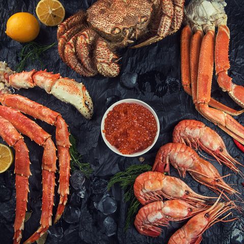 Frank Rosing: Krebse und Garnelen angerichtet  auf einer Platte