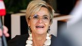 Die Adelige Gloria von Thurn und Taxis lacht in die Kamera